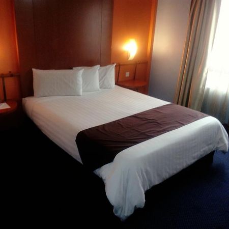 Hotel The Aston Nilai Exterior foto