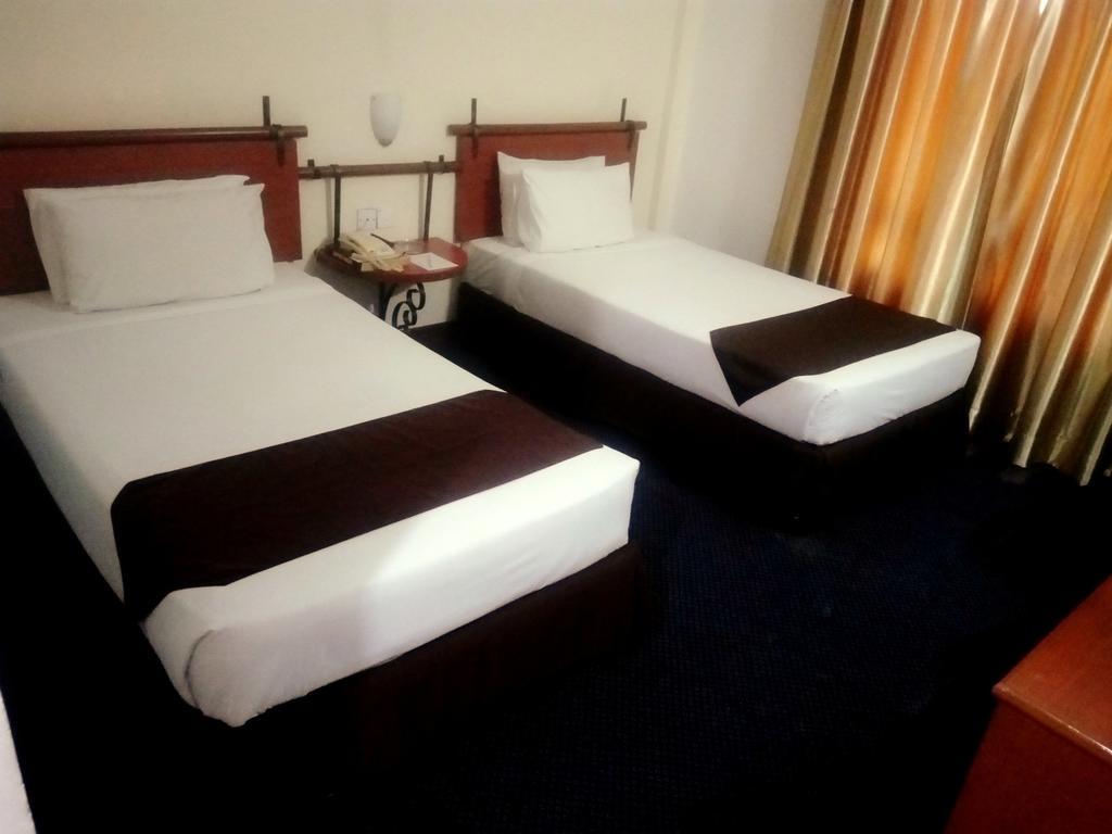 Hotel The Aston Nilai Exterior foto