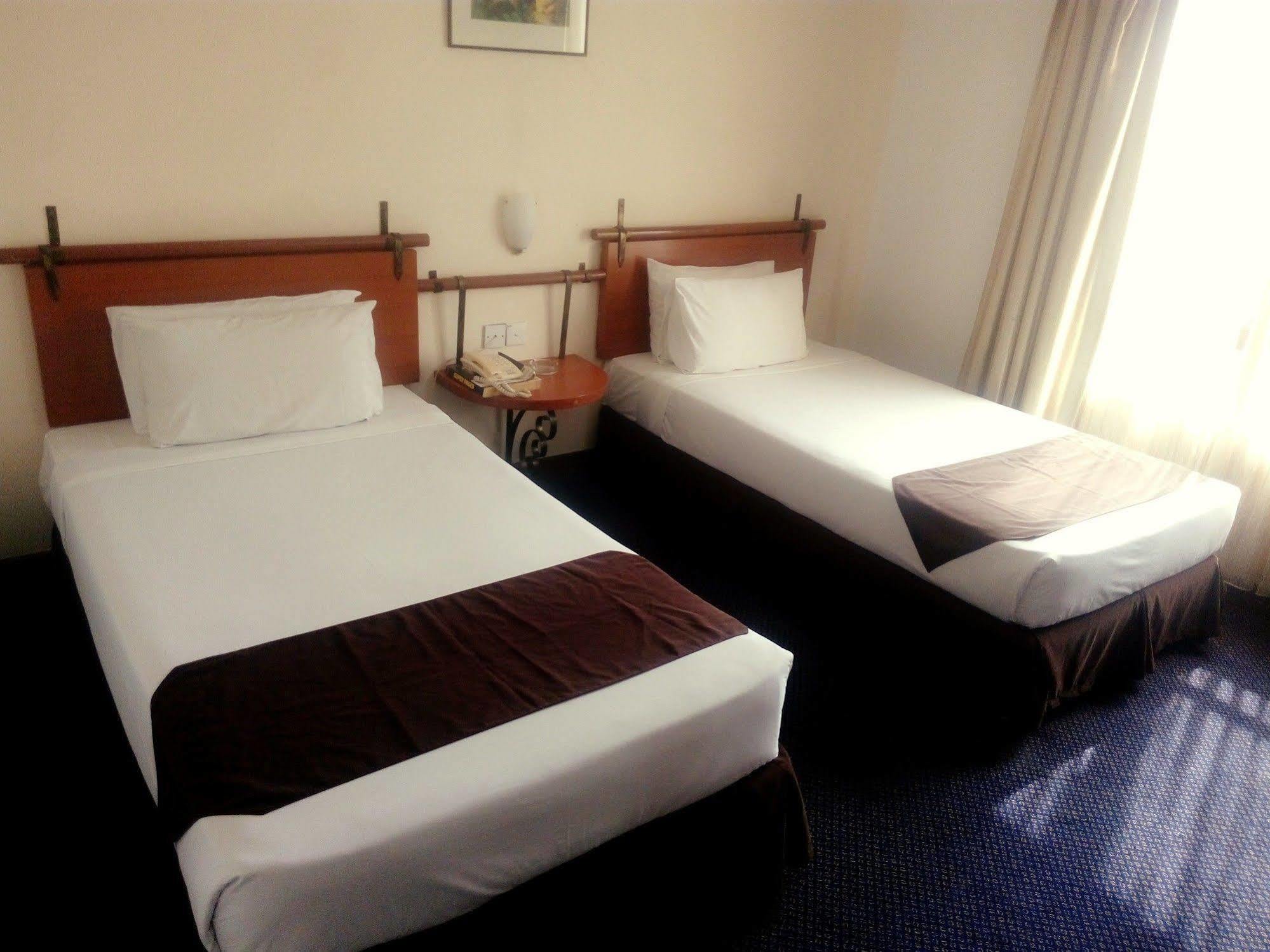 Hotel The Aston Nilai Exterior foto